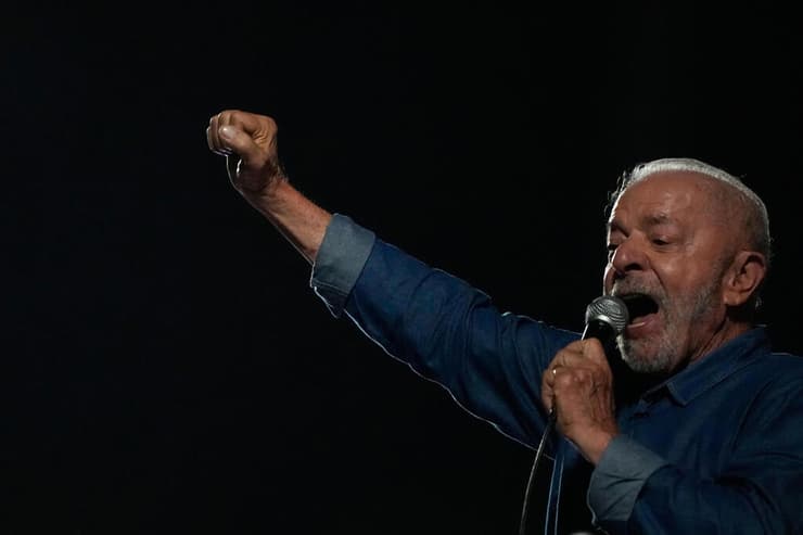 נשיא ברזיל לולה דה סילבה חוגג את הניצחון שלו ב בחירות ב סאו פאולו