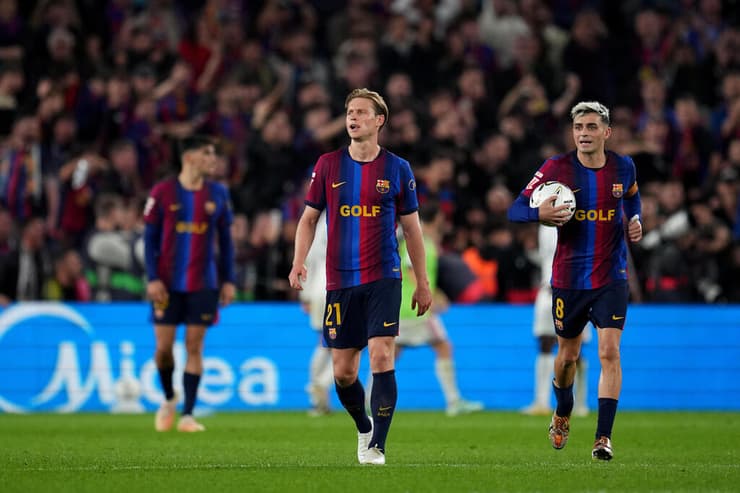 פדרי ודה יונג מתוסכלים (צילום: Alex Caparros/Getty Images) פדרי ודה יונג