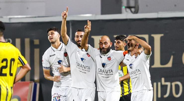 שחקני כפר קאסם חוגגים (שחר גרוס) שחקני כפר קאסם חוגגים