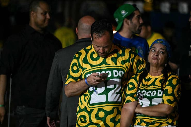 תומכיו של בולסונרו אחרי ספירת הקולות
