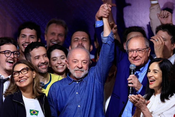 נשיא ברזיל לולה דה סילבה חוגג את הניצחון שלו ב בחירות ב סאו פאולו