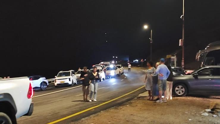 תושבי נאות הכיכר תקועים בכביש בלי יכולת להגיע לקלפי בעקבות שיטפונות תקועים בכביש בלי יכולת להגיע לקלפי בעקבות שיטפונות