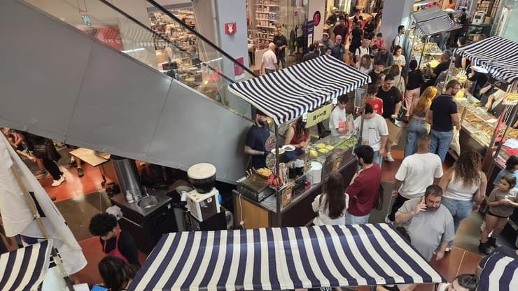 שוק האוכל בדיזנגוף סנטר ביום הבחירות (צילום: מירב קריסטל) בחירות 2026 שוק האוכל דיזנגוף סנטר