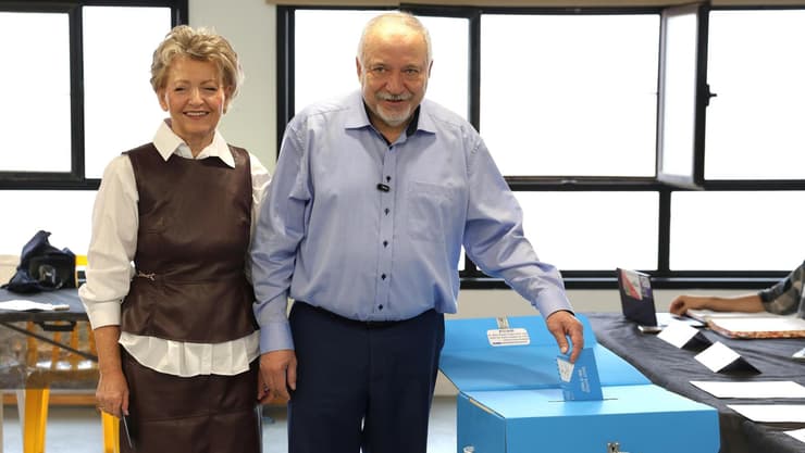 אביגדור ליברמן בקלפי הבחירות