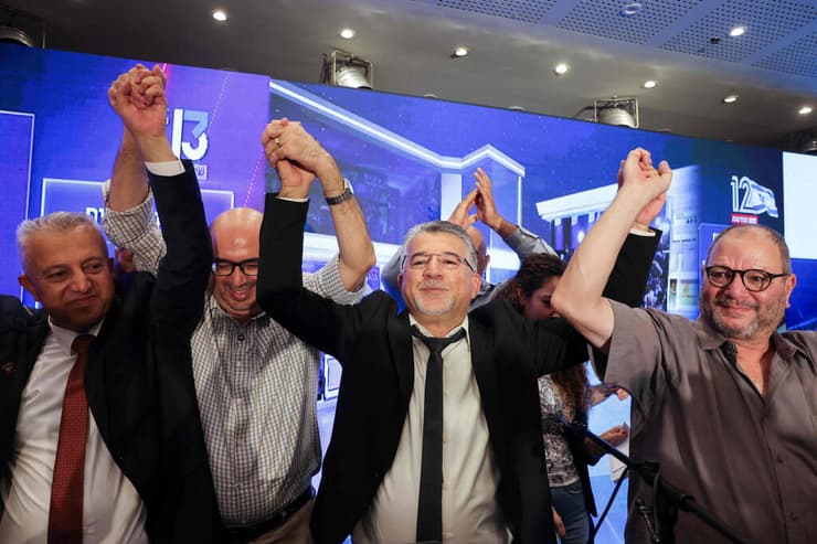 החגיגות של הרשימה המשותפת. הפעם בל"ד לא שרפה קולות, והאזרחים יצאו לקלפיות (צילום: AHMAD GHARABLI / AFP) נצרת