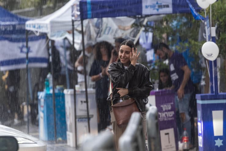 הגשם הגיע גם לירושלים (צילום: אלכס קולומויסקי) ירושלים