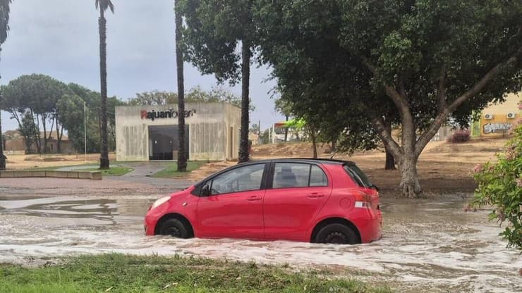 הצפות בדימונה (צילום: דן בונבידה) שיטפונות בדרום