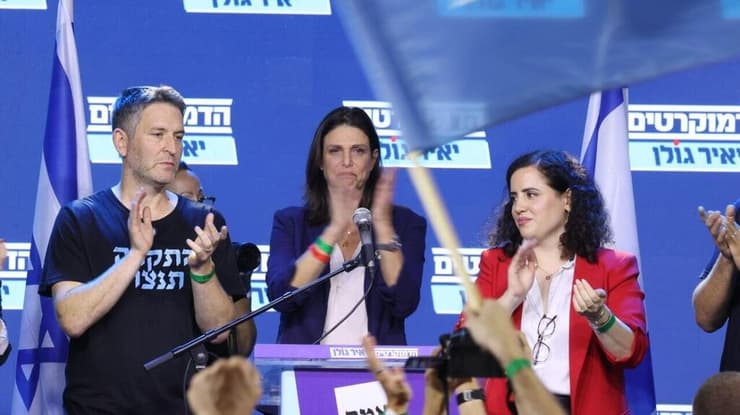 "לשבת עם רע"מ". לזימי, רייטן ופינק במטה הדמוקרטים, הערב (צילום: מוטי קמחי) אפרת רייטן