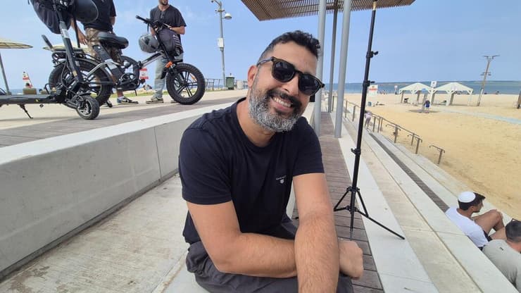 "צריך לשנות פה הכול מהיסוד". ליאור גלוסד (צילום: אסף קמר) כתבת צבע: בוקר בחירות - ישראלים מבלים בחופי ת"א