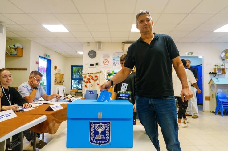 יועז הנדל (צילום: אור הדר) יועז הנדל המילואימניקים בקלפי הבחירות