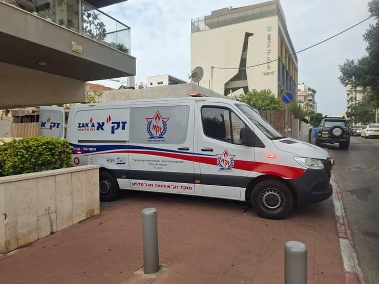 אמבולנס מד"א בזירה (צילום: תיעוד מבצעי מד"א) ישראל קרייס בן ה-94 שמת כשחזר מההצבעה בקלפי