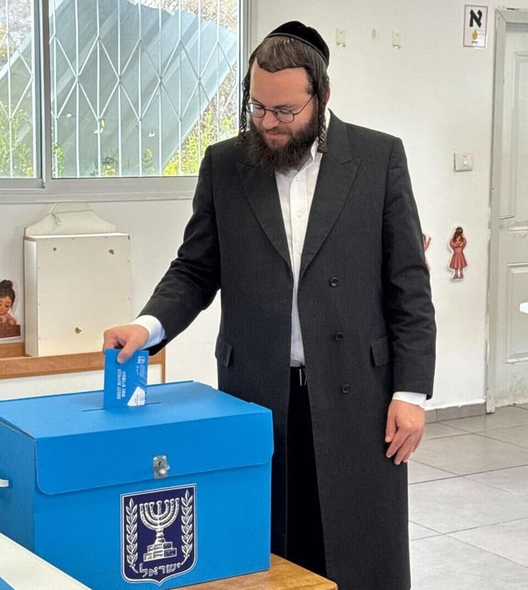 לייטנר יו״ר מפלגת ״הציבור החרדי״, מוטי לייטנר, הצביע בדקות האחרונות בקלפי בעיר בית שמש