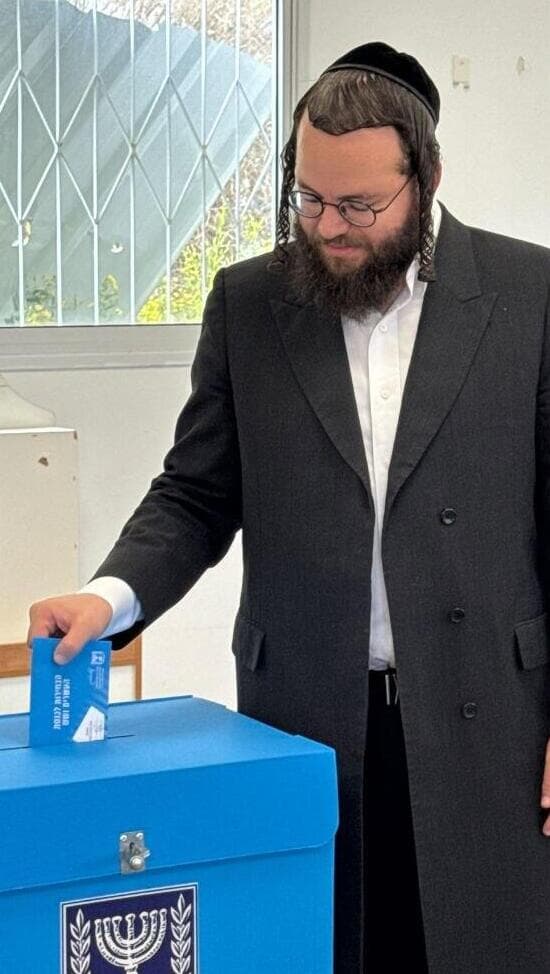 יו״ר מפלגת ״הציבור החרדי״, מוטי לייטנר, הצביע בדקות האחרונות בקלפי בעיר בית שמש