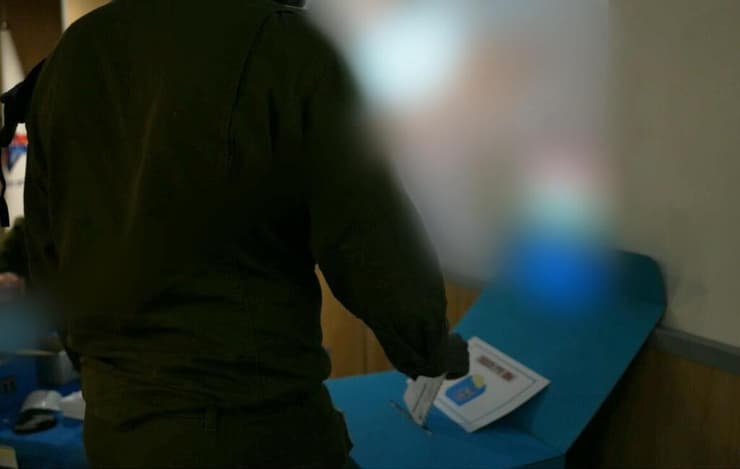צילום: דובר צה"ל חיילי צה"ל מצביעים בקלפי צבאית בבור חטיבת המבצעים