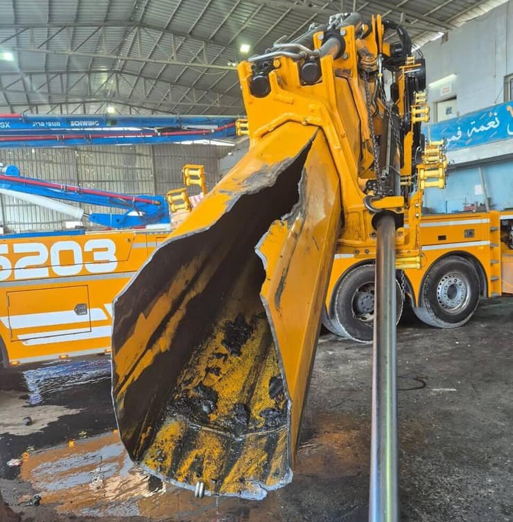 מנוף מאותו הדגם שקרס בעבר (צילום: עו״ד ישראל אסל) קריסת הזרוע על גן ילדים