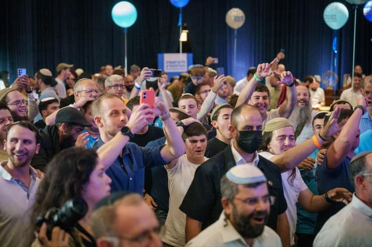 מטה הציונות הדתית (צילום: שלו שלום) בצלאל סמוטריץ' לאחר תוצאות המדגם