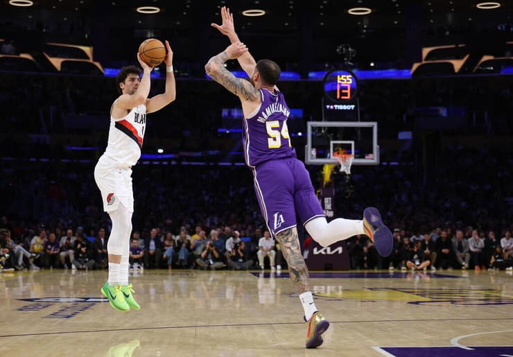 דני אבדיה נגד הלייקרס (צילום: Harry How / GETTY IMAGES NORTH AMERICA / AFP) דני אבדיה נגד הלייקרס