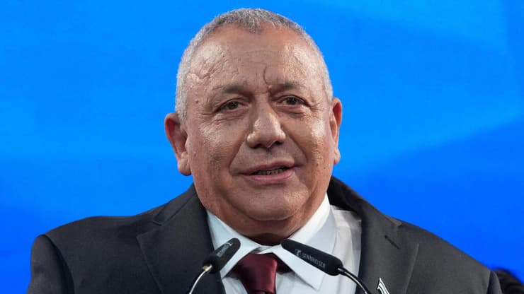 מציג את הצעדים ליום שאחרי השבעת הכנסת. "רוב פרלמנטרי מובהק" (צילום: MAYA LEVIN / AFP) גדי איזנקוט