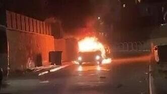 הרכב השרוף שאותר סמוך לזירה זירת הרצח בה גבר נירה למוות ביישוב רינה
