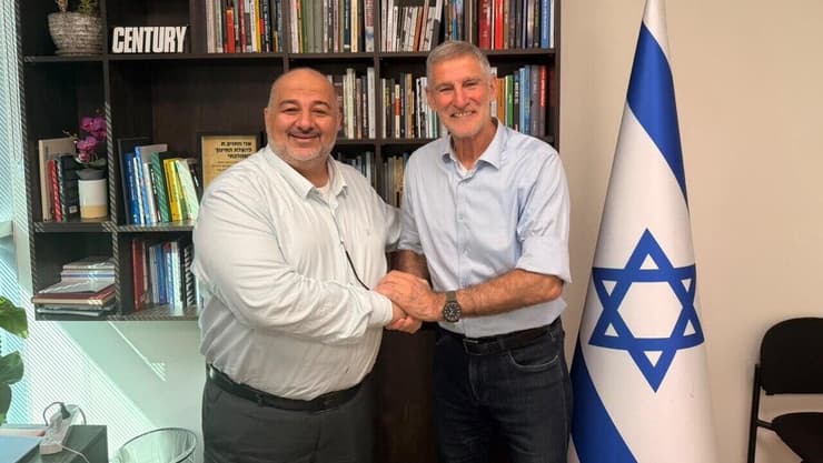 מנסור עבאס ויאיר גולן בפגישה