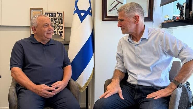 גדי איזנקוט, יו׳׳ר ישר עם יאיר גולן, יו׳׳ר הדמוקרטים