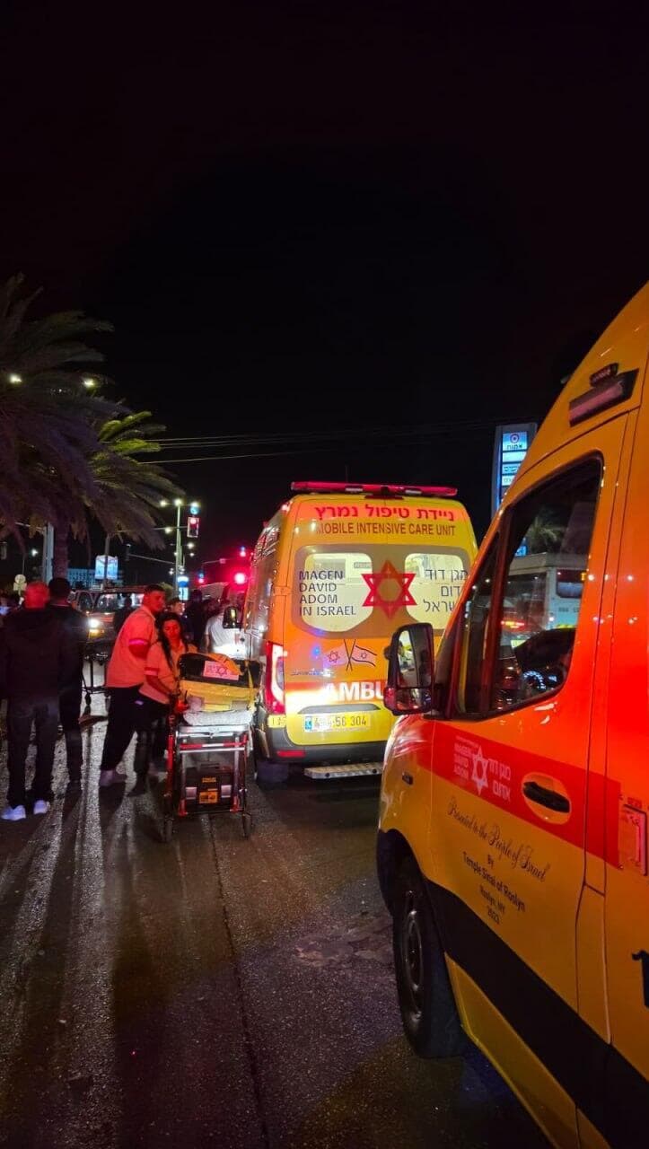 רכב התנגש בעמוד בבאר שבע