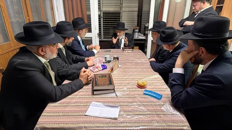 חברי רשימת דגל התורה במעונם של מרנן ורבנן גדו"י שליט"א