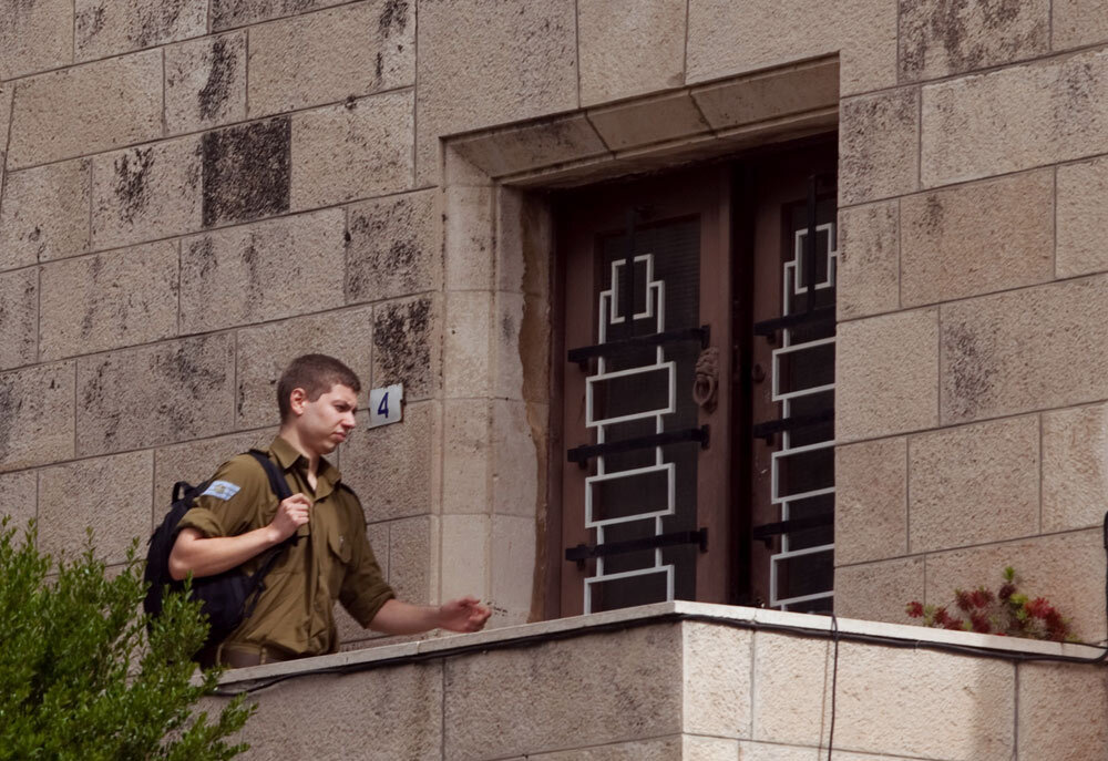 Яир Нетаниягу в доме на улице Ха-Порцим в Иерусалиме.  Фото: Охад Цвайгенберг