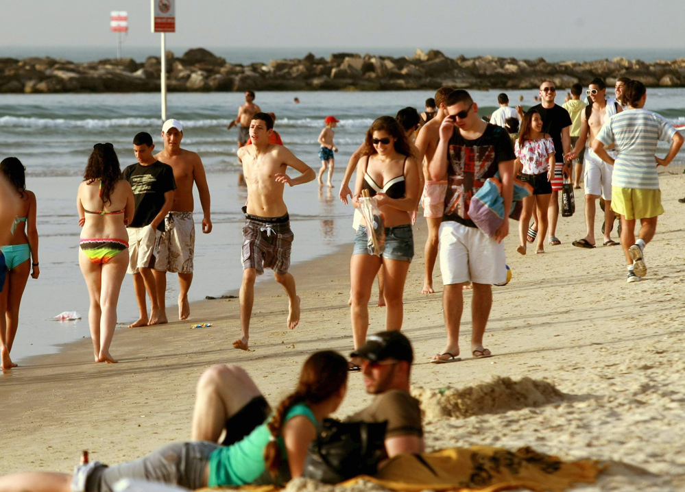 Israelis soaking up the sun on Tel Aviv beach 