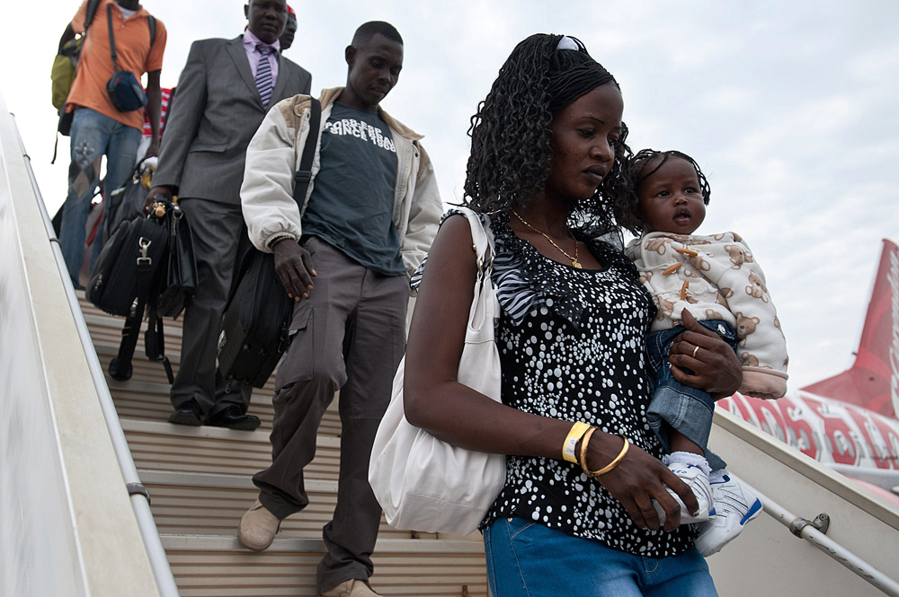 Sudanese asylum seekers landing in Sudan after their deportation from Israel 