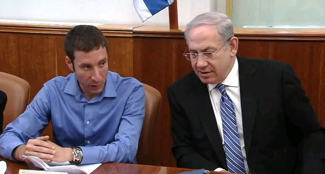 Welfare Minister Itzik Shmulik and Prime Minister Benjamin Netanyahu