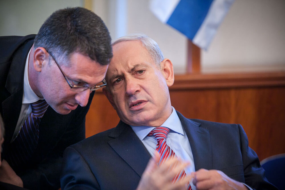 Gideon Saar, left, talks with Benjamin Netanyahu during his stint as a Likud cabinet minister in 2012 