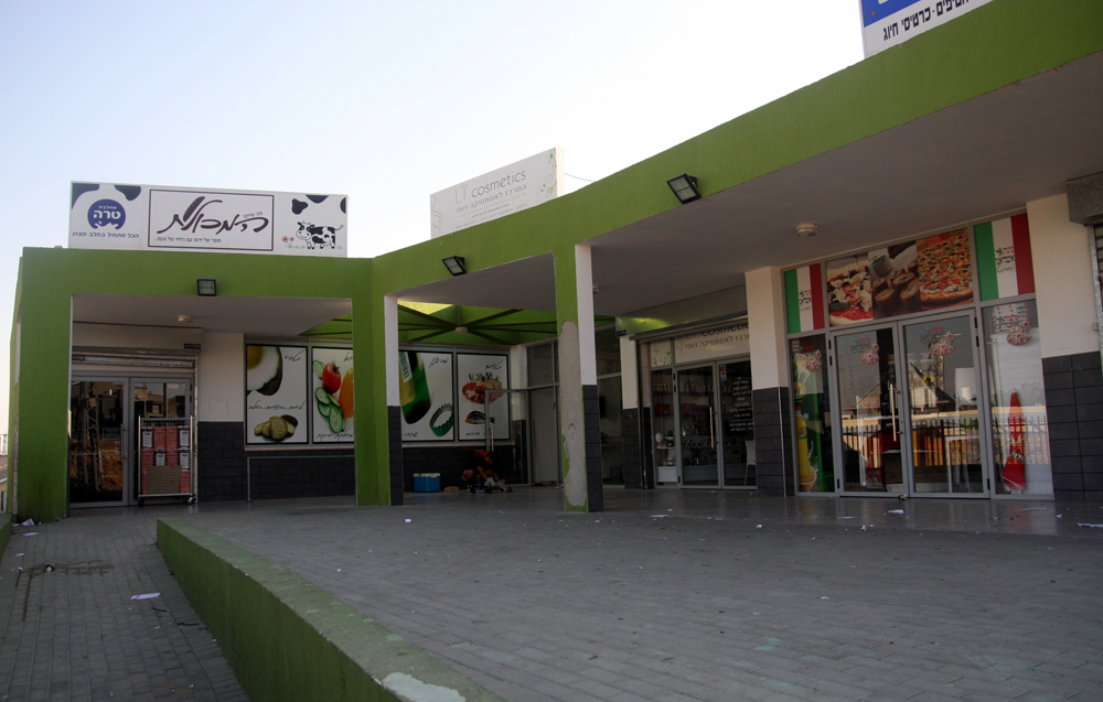 A shopping center in Dimona closed due to coronavirus restrictions 