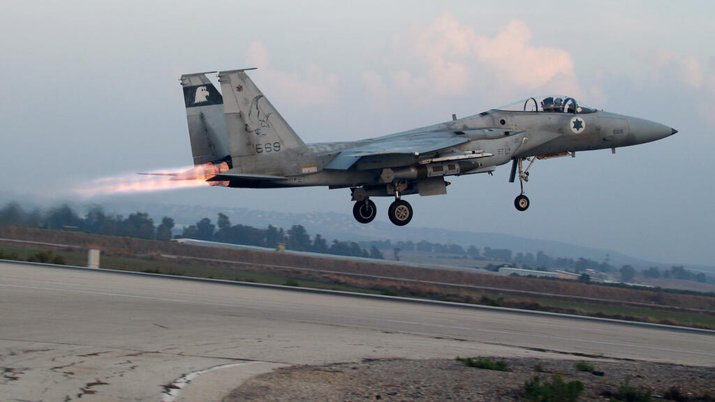 Самолет F-15 