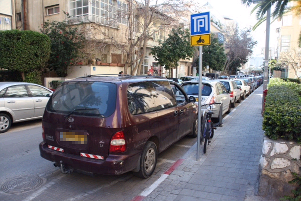 Нехватка парковочных мест в центре Тель-Авива. Фото: Моти Кимхи