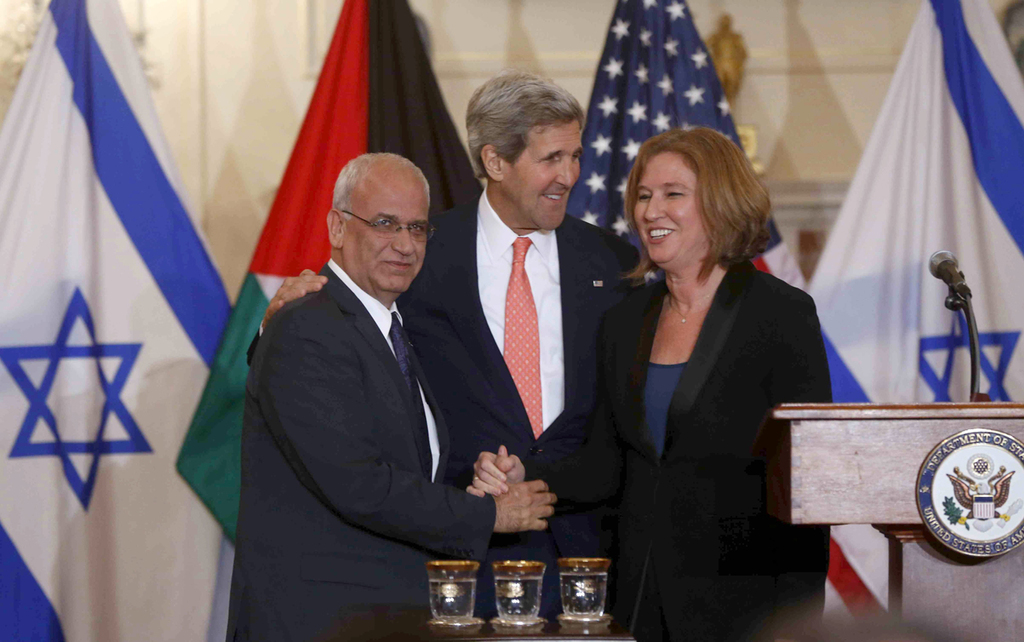 Erekat and Livni at White House greeted by former Secretary of State John Kerry 