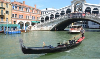 "התיירים השמינו". ונציה