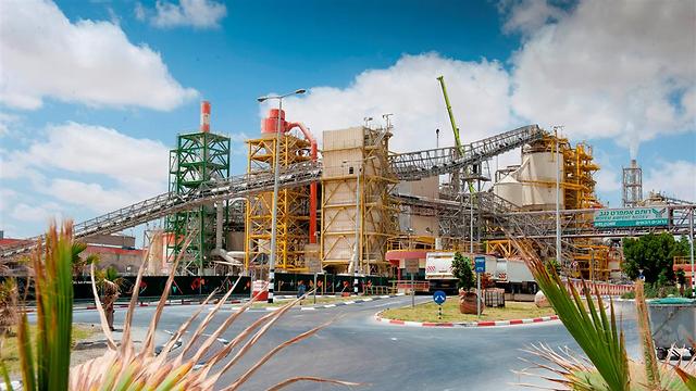 Химкомбинат "Ротем" в Негеве (Фото: Натали Кадош-Коэн) Химкомбинат "Ротем" в Негеве