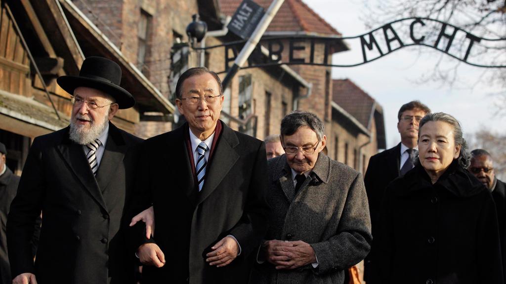 Rabbi Yisrael Meir Lau with UN Secretary General Ban Ki-moon at Auschwitz in 2013 