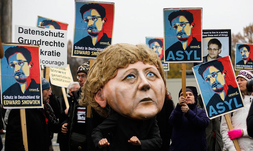 A protest on Germany, calling for the governemnt to provide Ewdard Snowden with asylum 