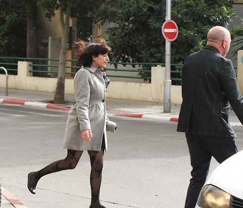 תעיר אותי כשנגיע למונית