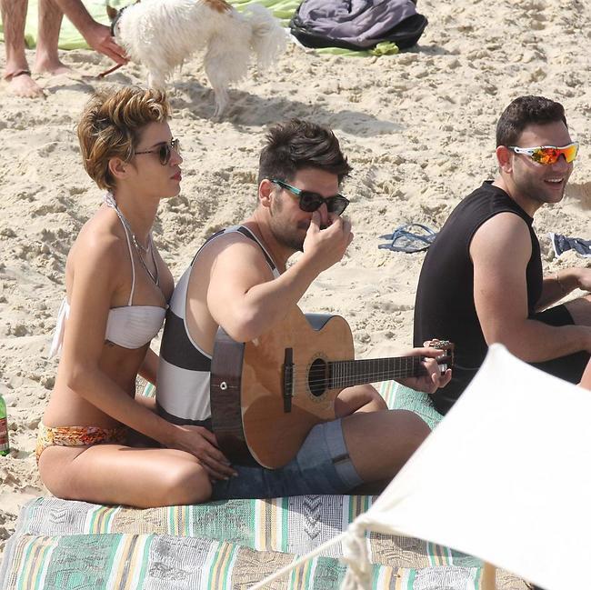 נוני תשיר לי סרנדה.. או חמשיר