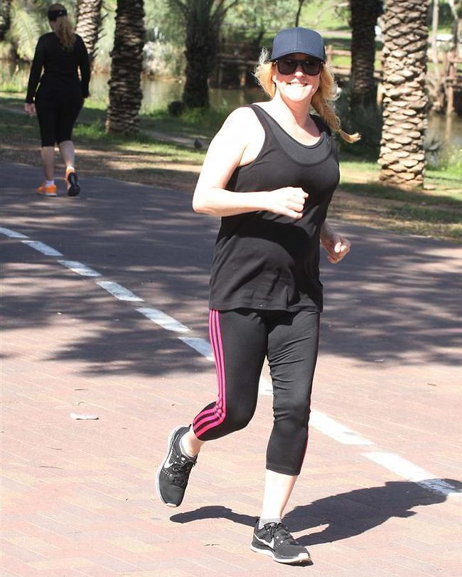 "אני מחייכת אליך כי אתה נראה כמו קבב רומני". מיה דגן מקפצת