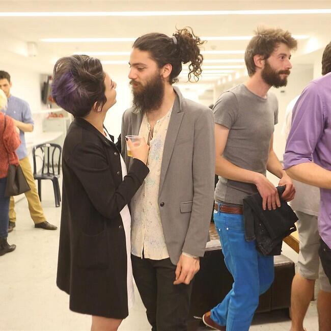 ממי, אני מתה עלייך, תשבור רגל עיוני. נינט טייב מאחלת בהצלחה לחבר