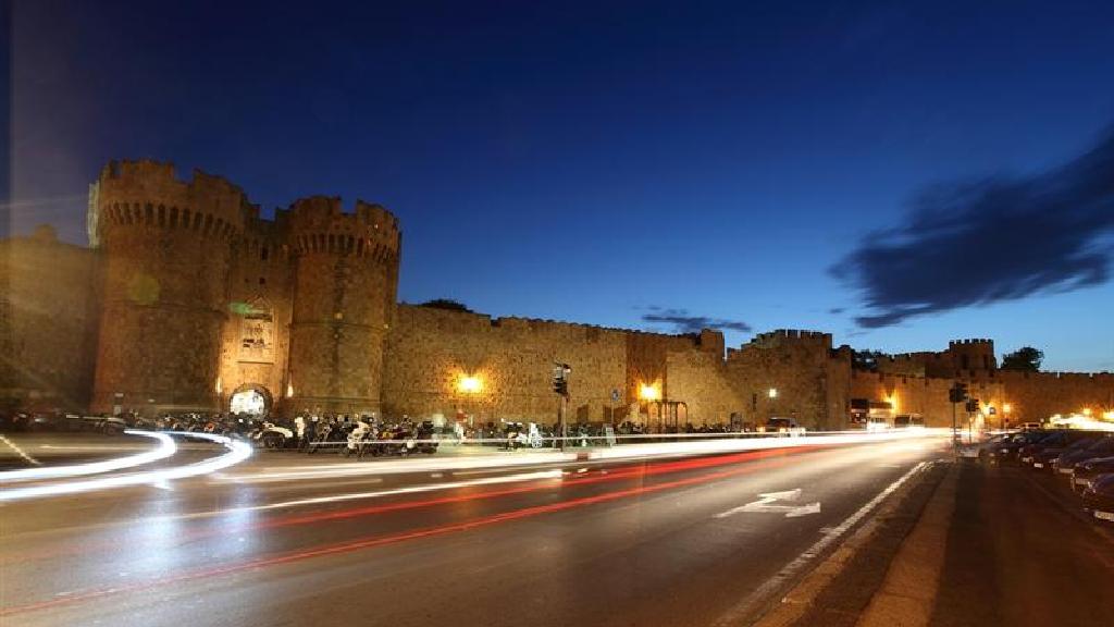 Ночь в Старом городе Родоса 