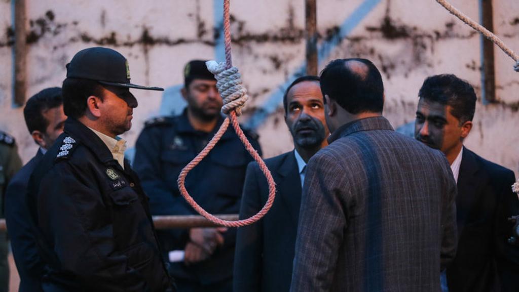 Officials in Iran prepare for an execution 