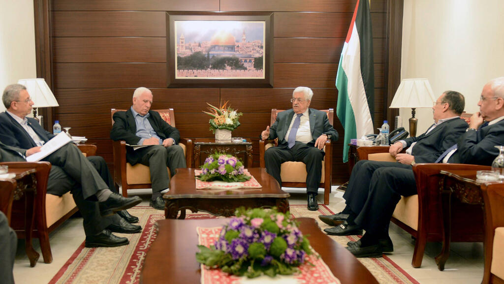 Mahmoud Abbas meets with Fatah delegation to reconciliation talks with Hamas in Gaza in 2014