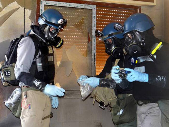 UN inspectors monitor chemical weapons near Damascus, Syria, 2013 