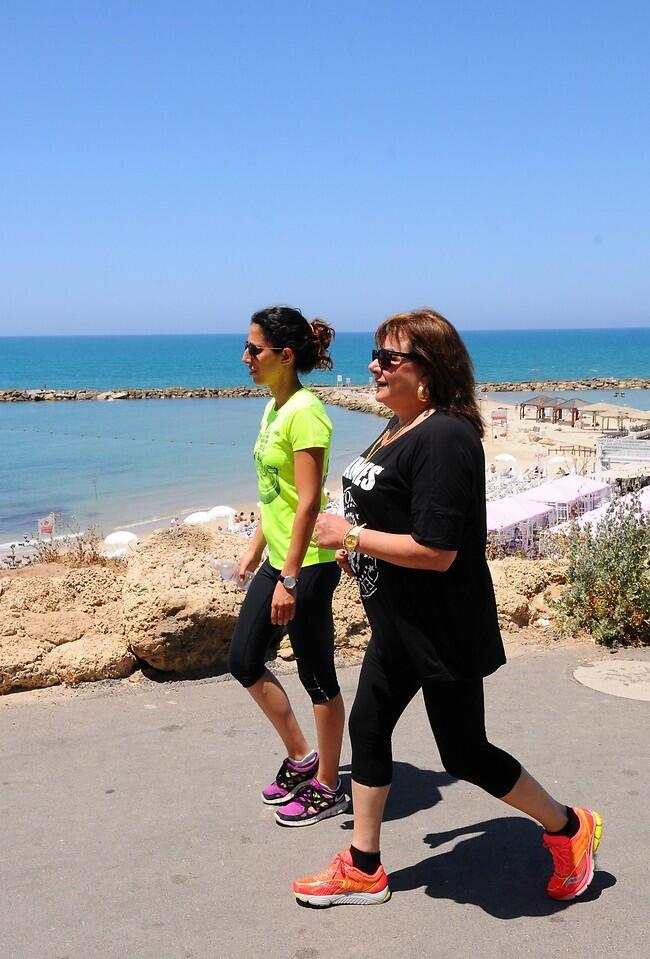 "עוד קצת ואני מורידה את הסטייק מאתמול"