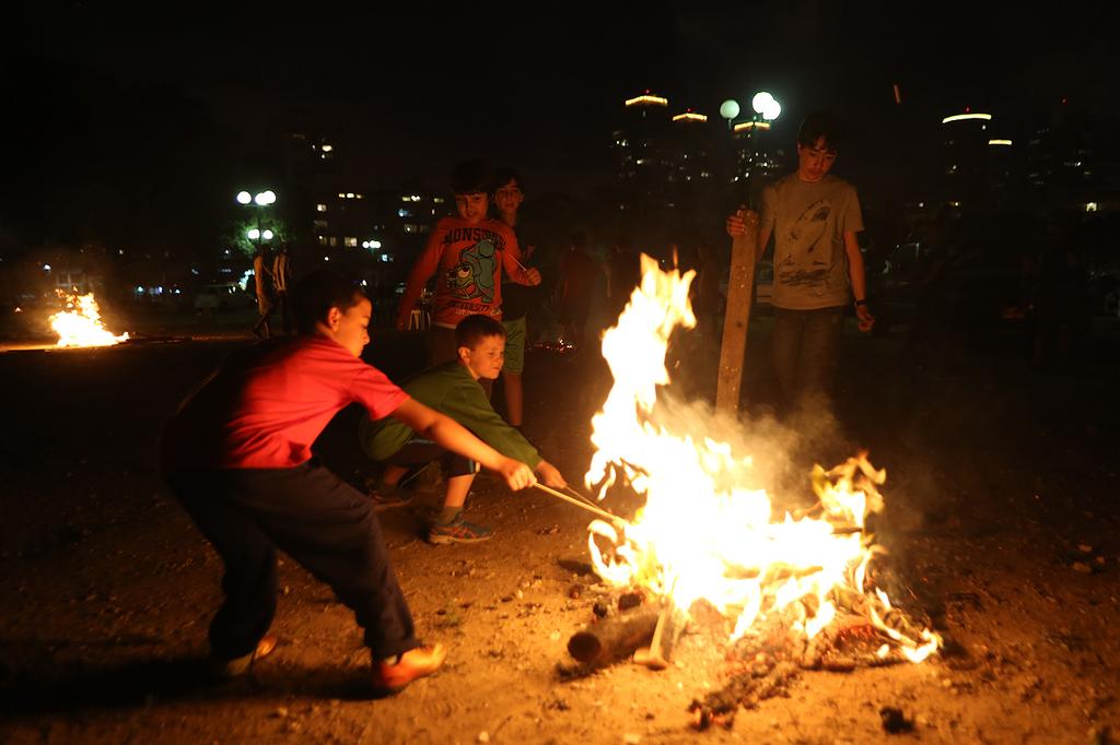 Children around Lag BaOmer bonfire in Tel Aviv 
